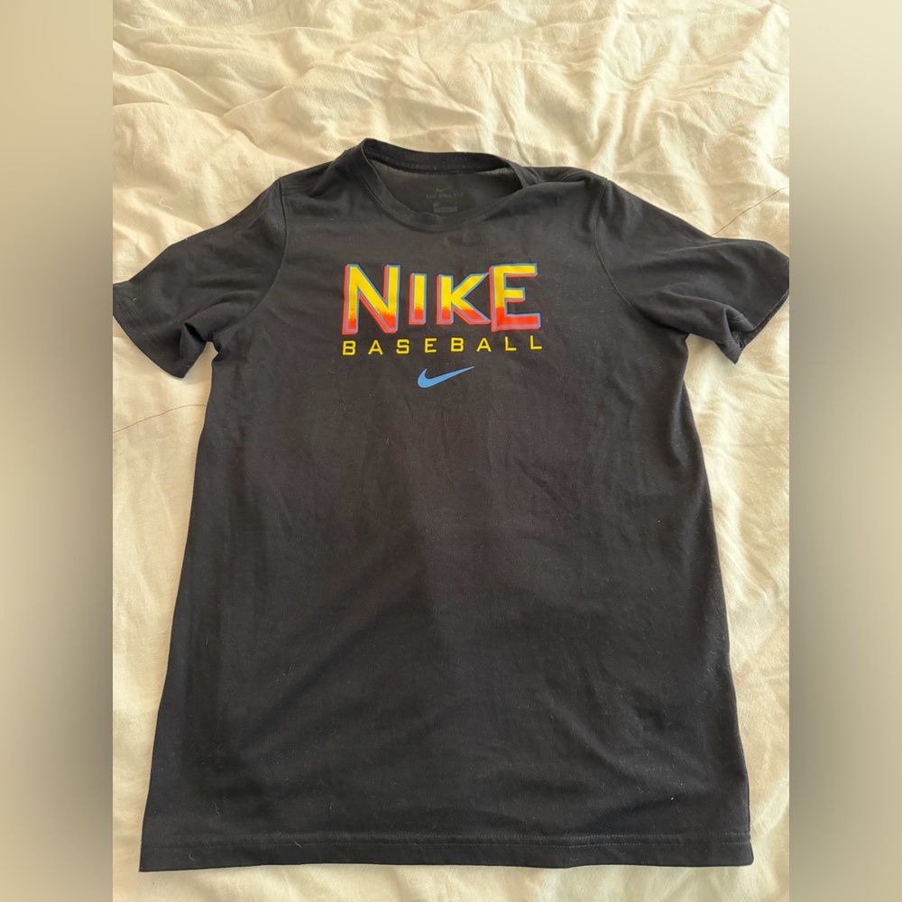 Nike boys baseball dri-fit t-shirt - Size L
Excellent condition